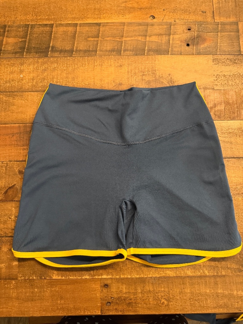 FLEO Retro Short 4" - No Front Seam - High Rise - NWOT Size Large